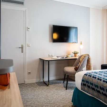 Nude - Color Vision Paryż