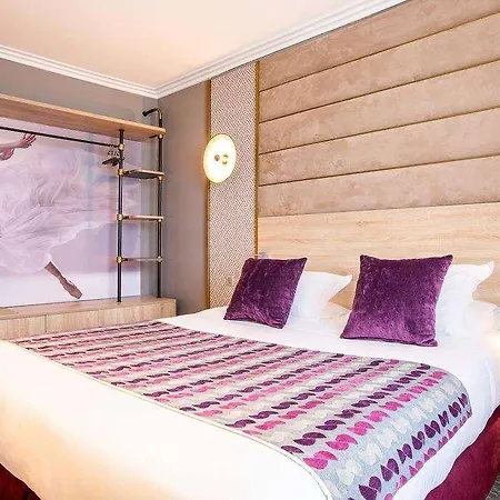 Nude - Color Vision Hotel