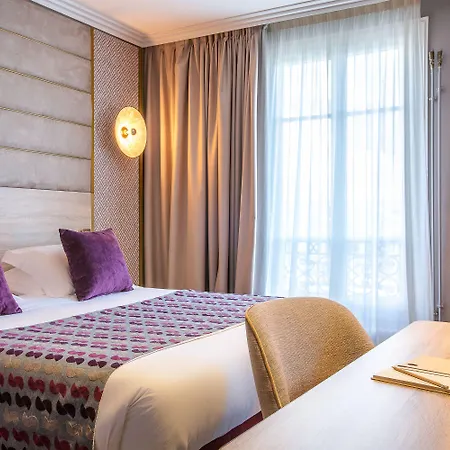 Nude - Color Vision Hotel