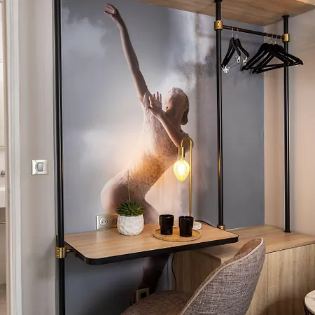 Nude - Color Vision Paryż