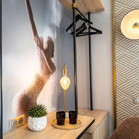 Nude - Color Vision Paryż