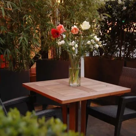 Hotel Nude - Color Vision Paryż