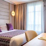 Nude - Color Vision Hotel