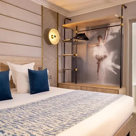 Nude - Color Vision Hotel 4*
