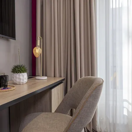 Nude - Color Vision Hotel