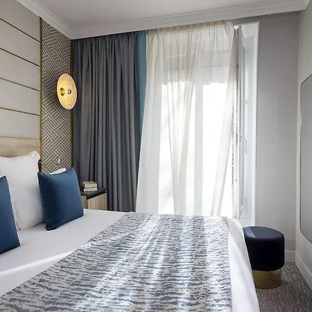 Nude - Color Vision Hotel París