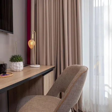 Nude - Color Vision Hotel 4*