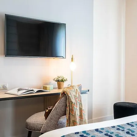 Hotel Nude - Color Vision París