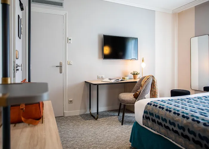 Nude - Color Vision パリ