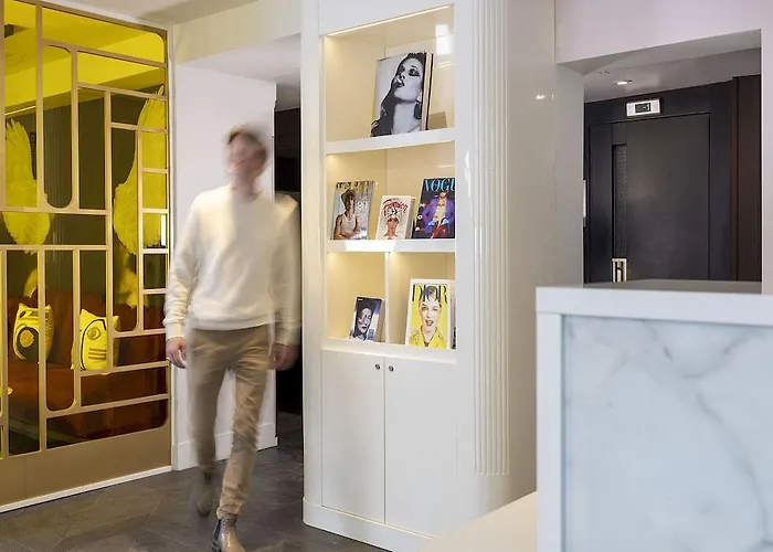 Nude - Color Vision ホテル パリ