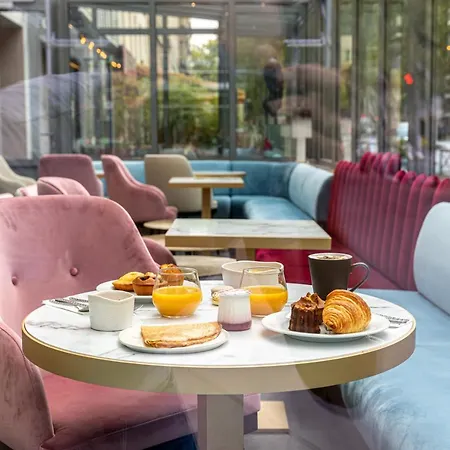 Nude - Color Vision Párizs