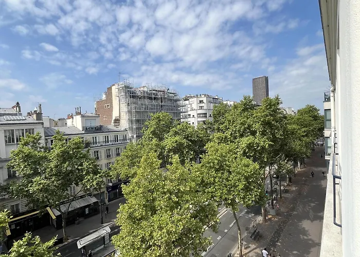 Nude - Color Vision Hotel