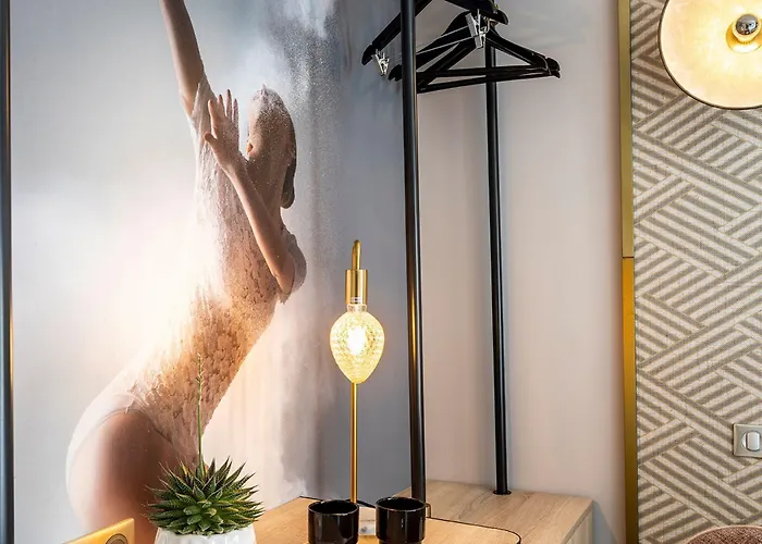 Nude - Color Vision Parigi