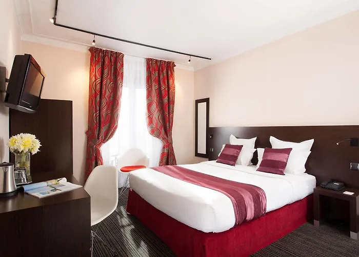 Nude - Color Vision Hotel